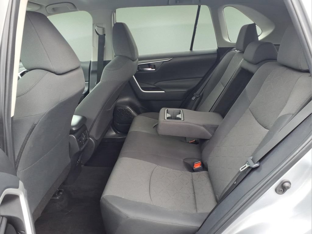 Used 2024 Toyota RAV4 XLE AWD/4WD image 5