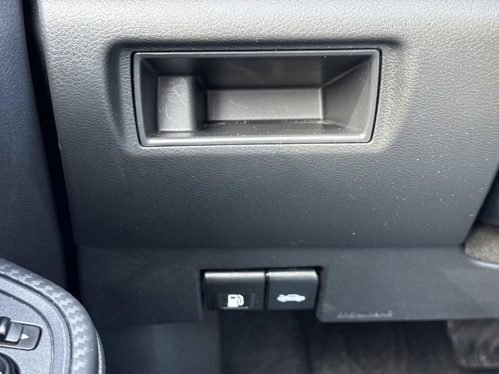 Used 2025 Nissan Versa SV FWD image 19