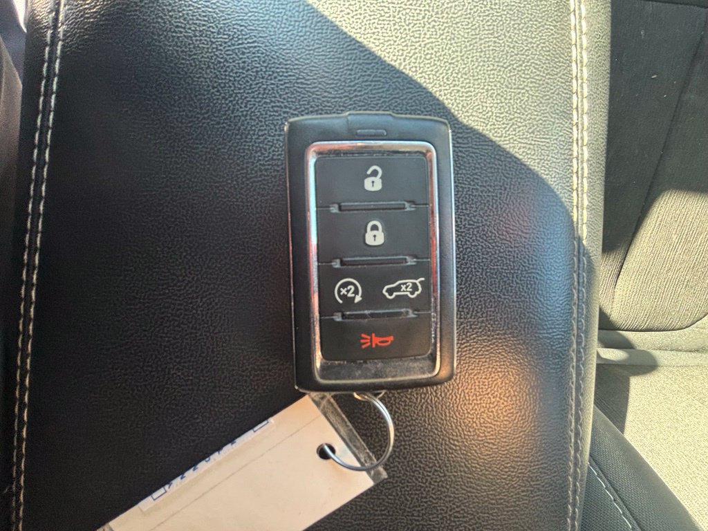 Used 2022 Jeep Grand Cherokee Laredo w/ Luxury Tech Group I AWD/4WD image 38