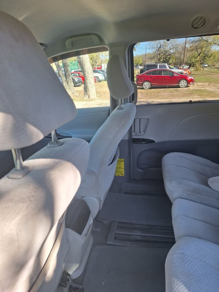 Used 2017 Ford Focus Titanium image 2