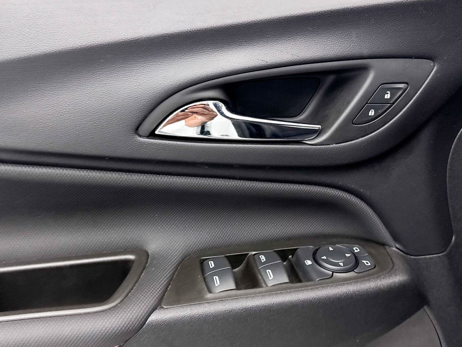 Used 2024 Chevrolet Equinox RS FWD image 26