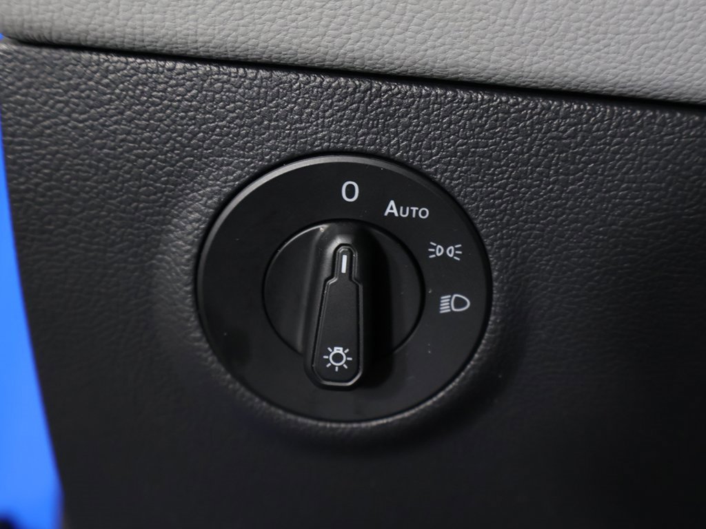 Used 2022 Volkswagen Taos SEL image 40