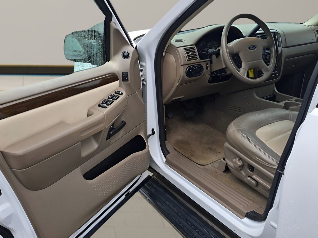 Used 2004 Ford Explorer Eddie Bauer image 15