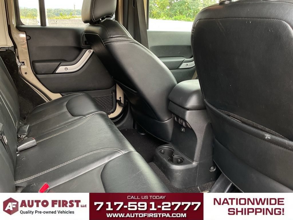 Used 2017 Jeep Wrangler Unlimited Rubicon w/ Connectivity Group AWD/4WD image 13