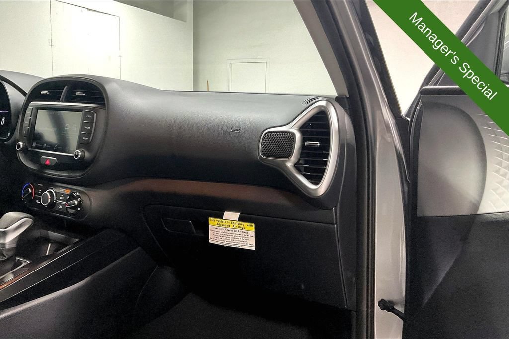 Used 2025 Kia Soul LX FWD image 19