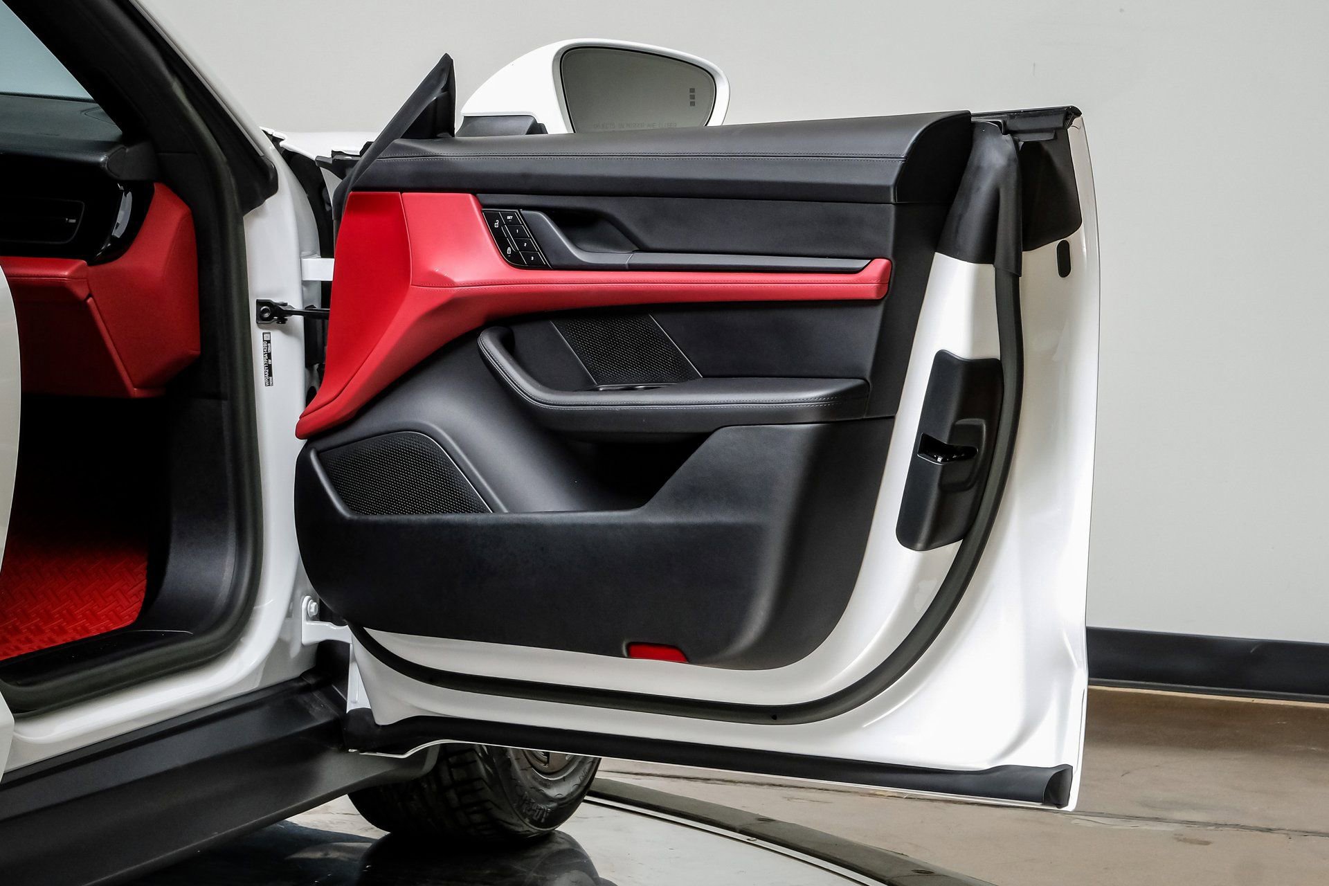 Used 2023 Porsche Taycan image 44