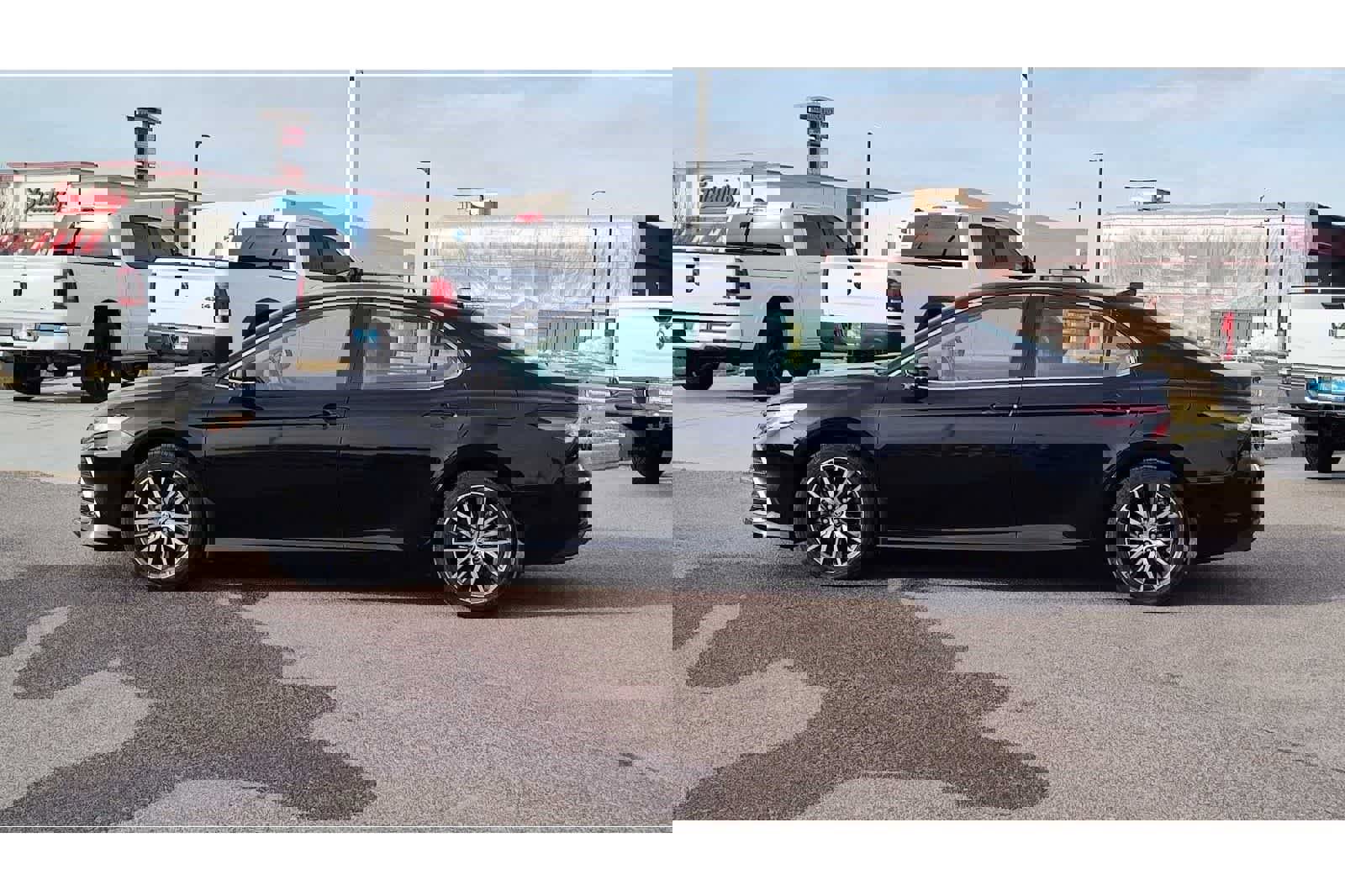 Used 2024 Toyota Camry XLE w/ Cold Weather Package image 4