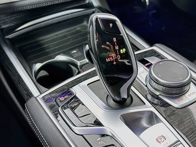 Used 2022 BMW 740i w/ M Sport Package RWD image 19