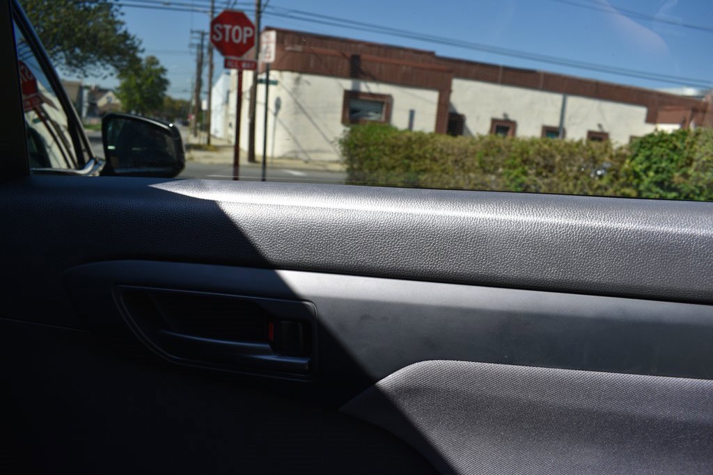 Used 2024 Toyota Highlander LE image 26