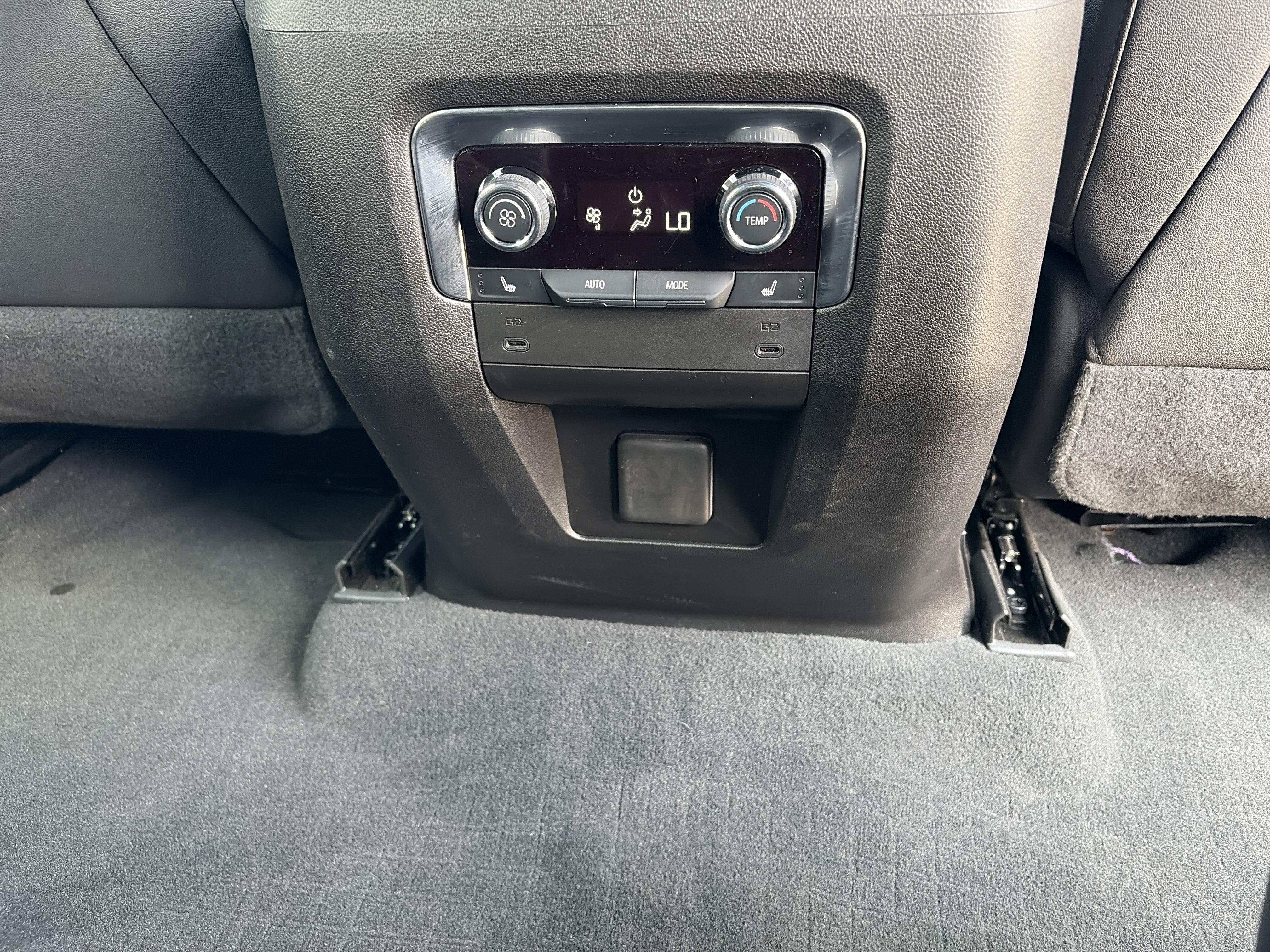 Used 2025 Chevrolet Suburban RST w/ Comfort Package AWD/4WD image 17