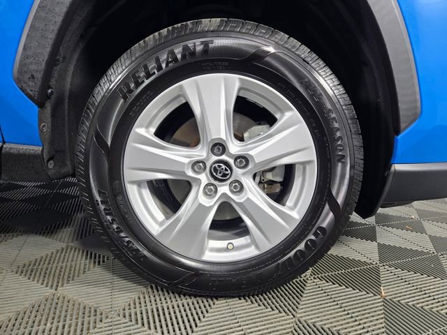 Used 2020 Toyota RAV4 XLE w/ Convenience Package image 11