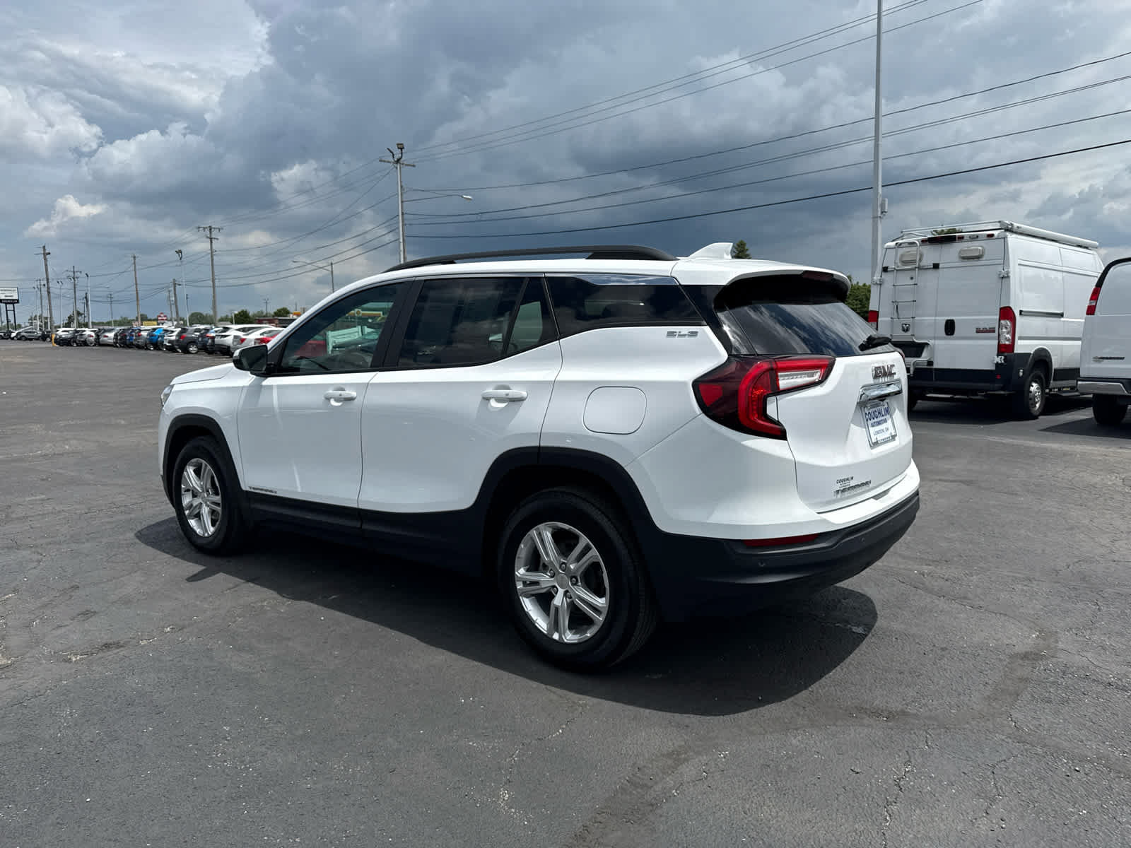 Certified 2024 GMC Terrain SLE w/ Driver Convenience Package FWD image 3