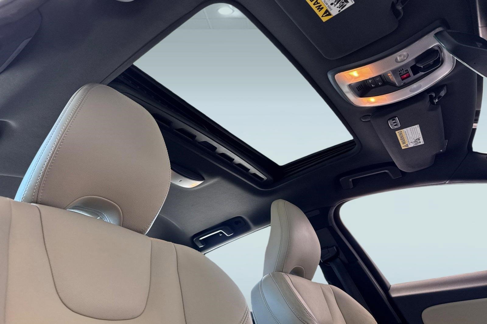 Used 2015 Volvo V60 T5 Premier w/ Convenience Package image 15