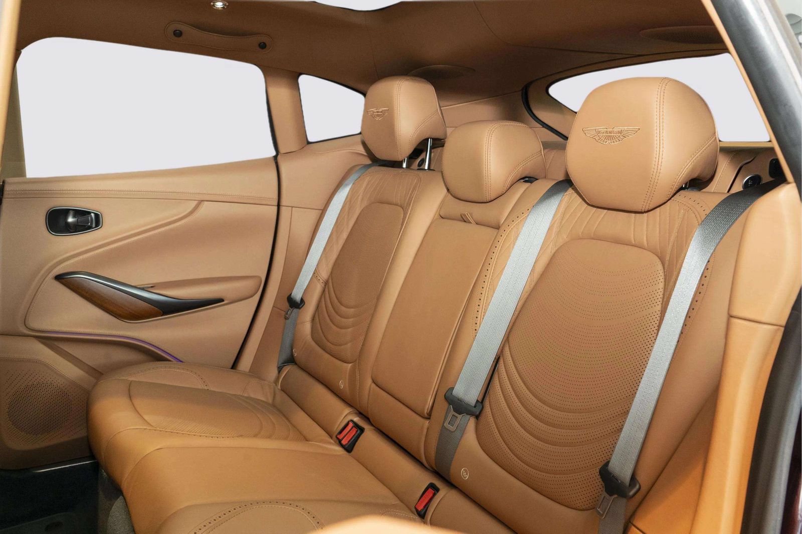 Used 2022 Aston Martin DBX AWD/4WD image 48