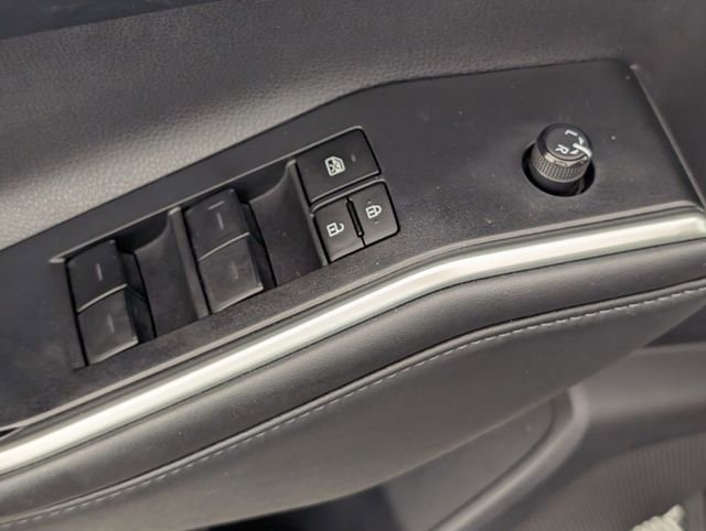 Used 2023 Toyota Highlander XLE image 11