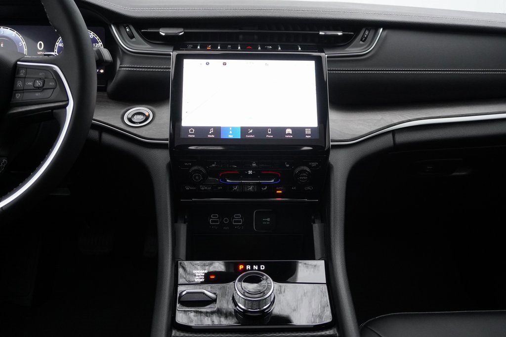 Used 2024 Jeep Grand Cherokee Limited w/ Black Appearance Package image 21