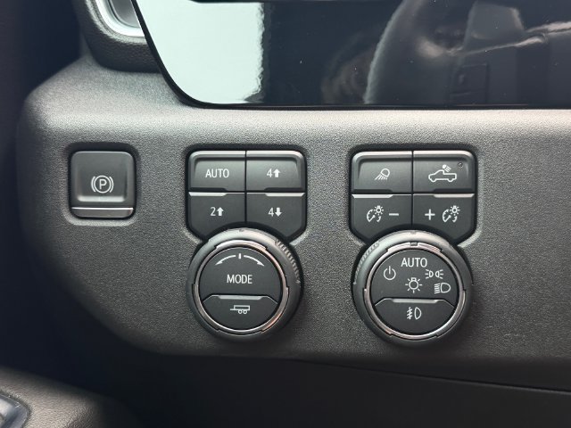 Used 2024 Chevrolet Silverado 1500 High Country AWD/4WD image 30