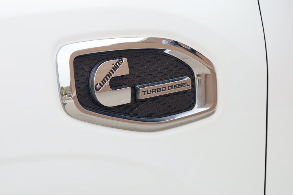 Used 2018 Nissan Titan SV image 11