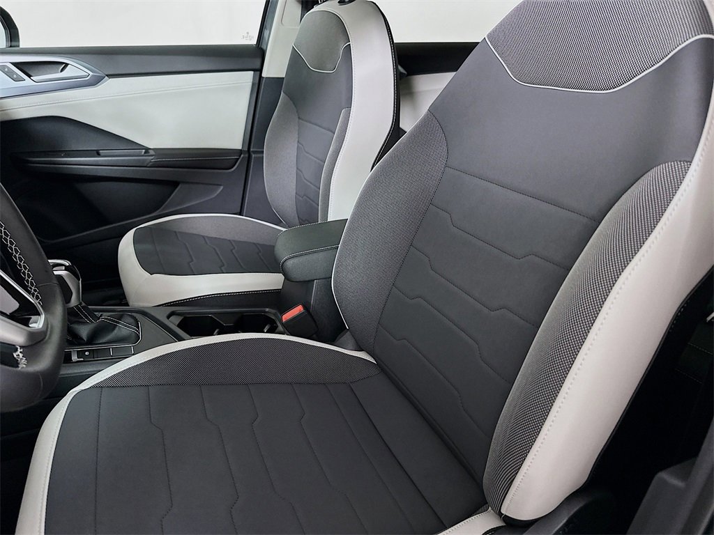 New 2025 Volkswagen Taos SE image 8
