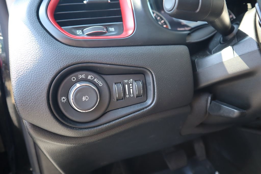 Used 2023 Jeep Renegade Trailhawk image 13