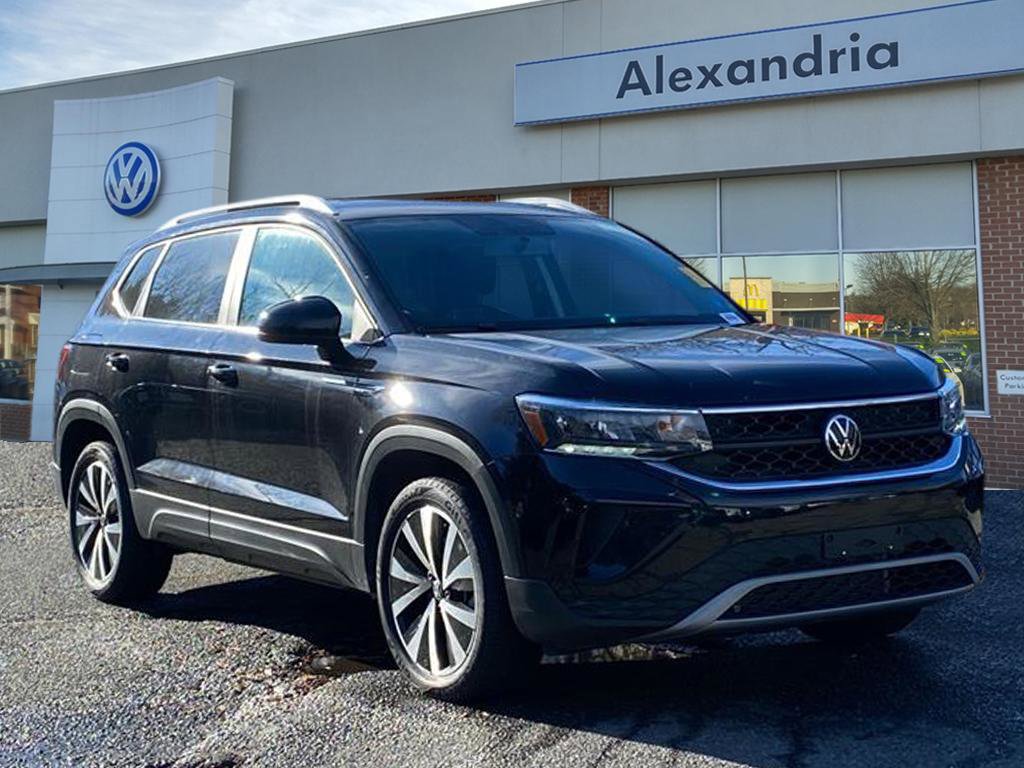 Used 2022 Volkswagen Taos SE w/ Panoramic Sunroof Package