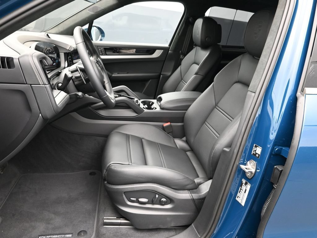New 2026 Porsche Cayenne Turbo AWD/4WD image 5