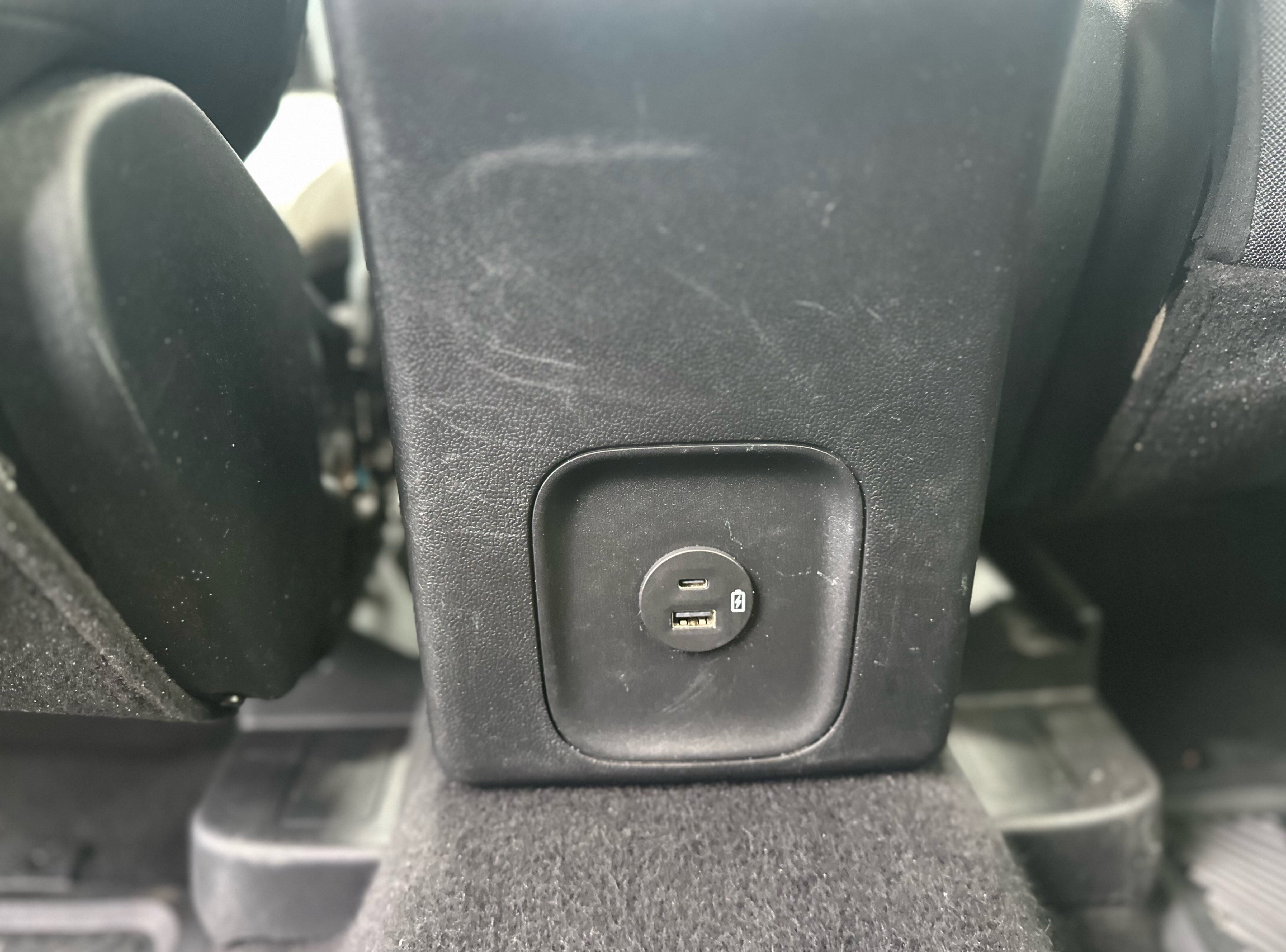 Used 2020 Ford Escape SE image 25