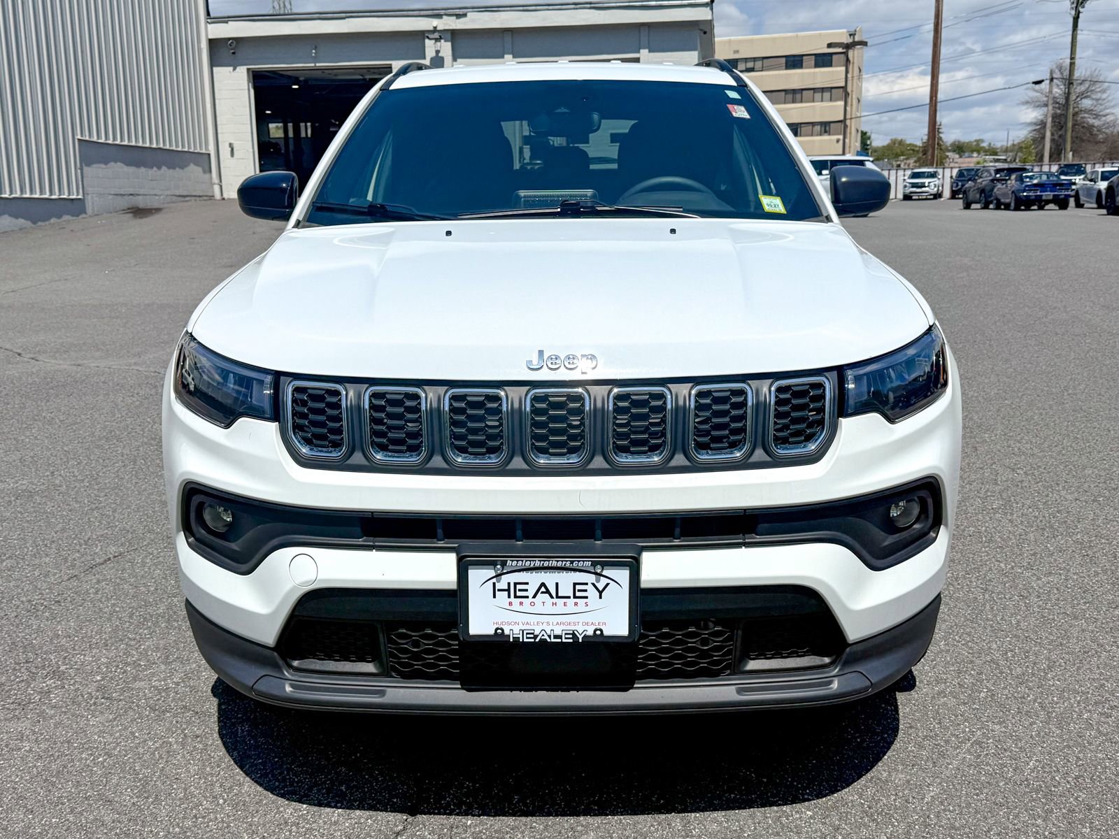 Used 2025 Jeep Compass Latitude AWD/4WD image 2