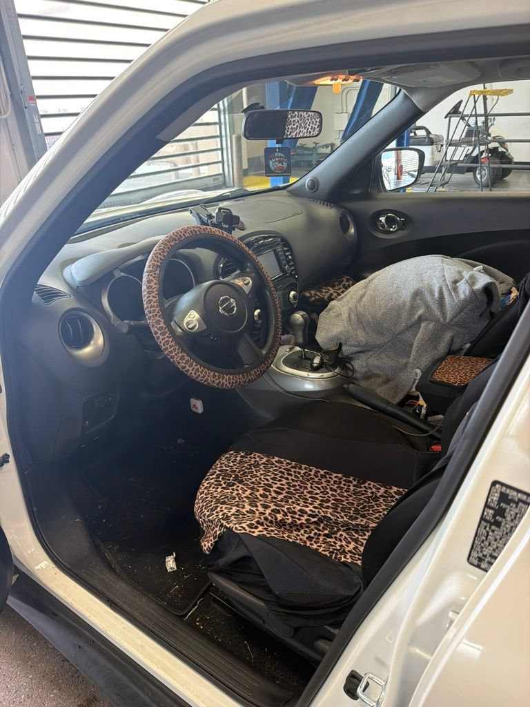 Used 2015 Nissan Juke SV w/ Technology Package FWD image 2