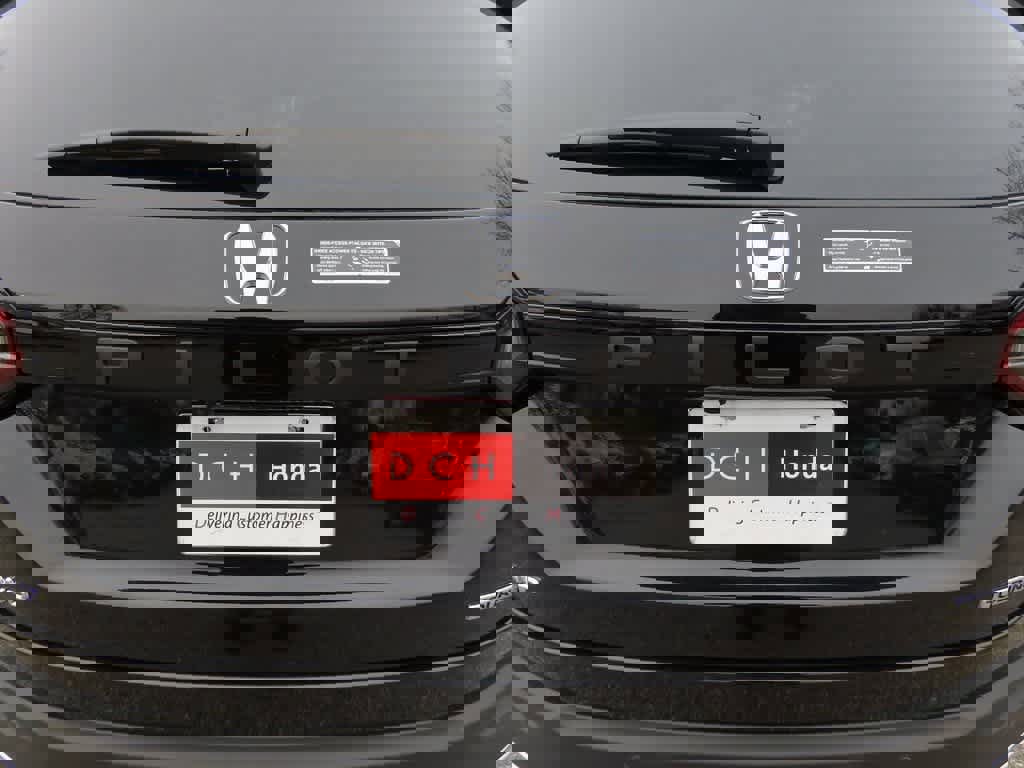 New 2025 Honda Pilot Touring image 7