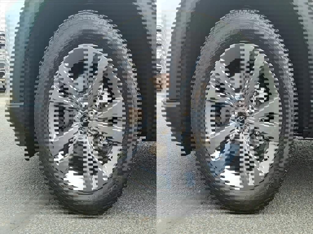 Certified 2023 Ford Explorer XLT w/ Equipment Group 202A image 9