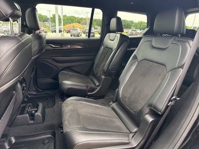 Used 2023 Jeep Grand Cherokee L Laredo image 13