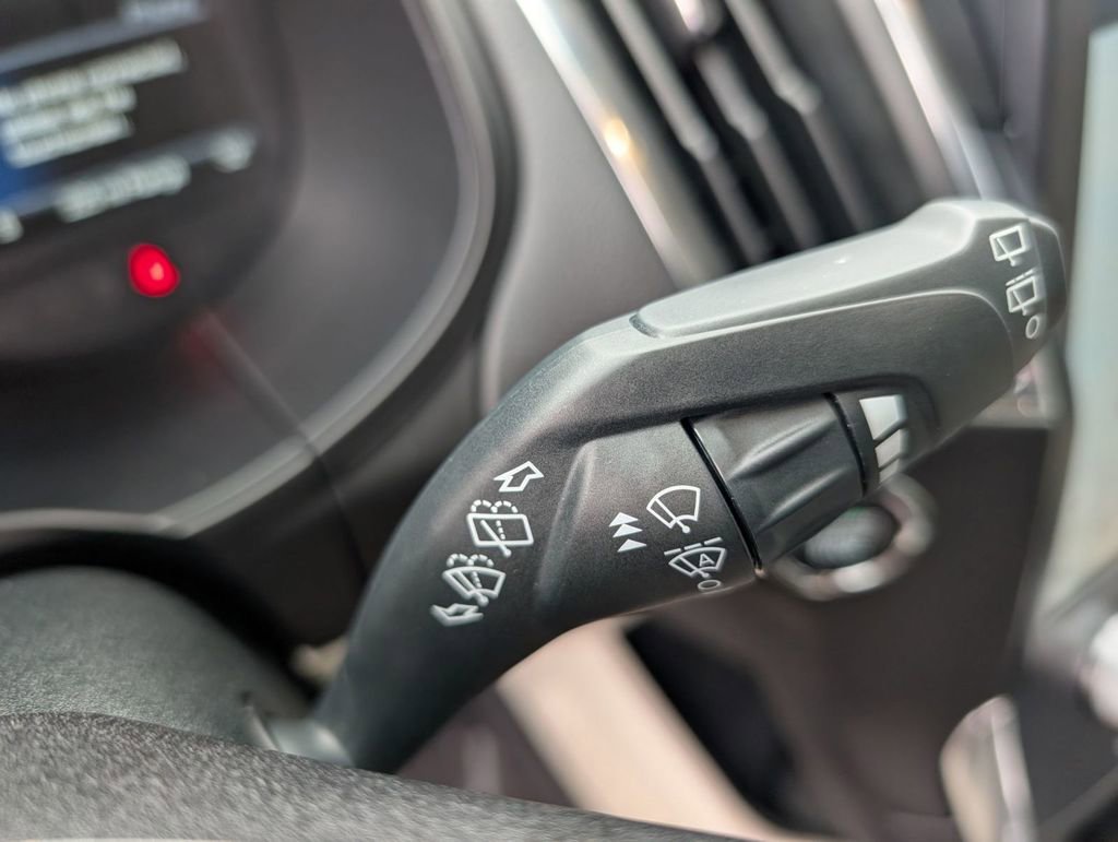 Used 2023 Ford Edge Titanium image 25