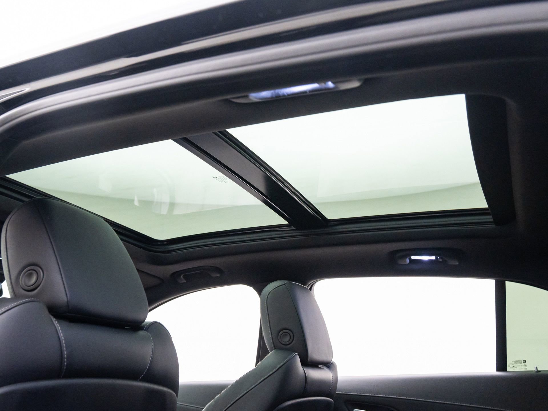 Certified 2023 Cadillac XT4 Premium Luxury w/ Cold Weather Package image 21