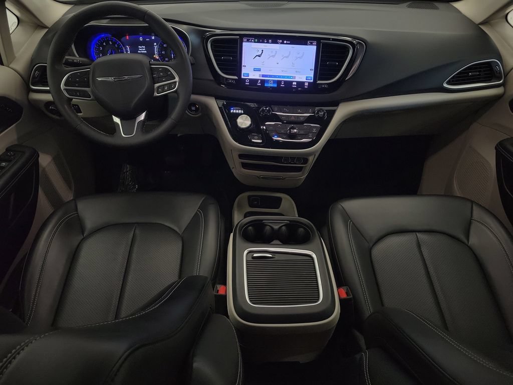Used 2023 Chrysler Pacifica Touring-L FWD image 13