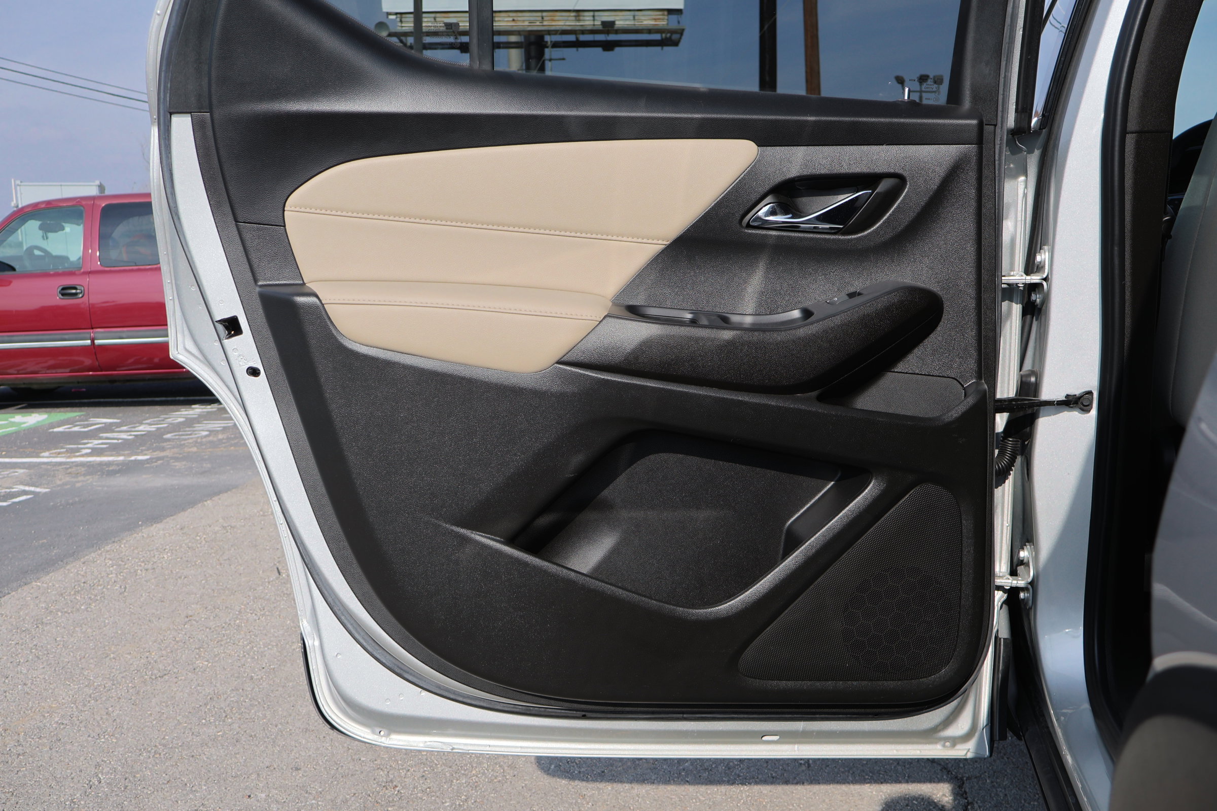 Used 2022 Chevrolet Traverse LS w/ LPO, Cargo Package image 28