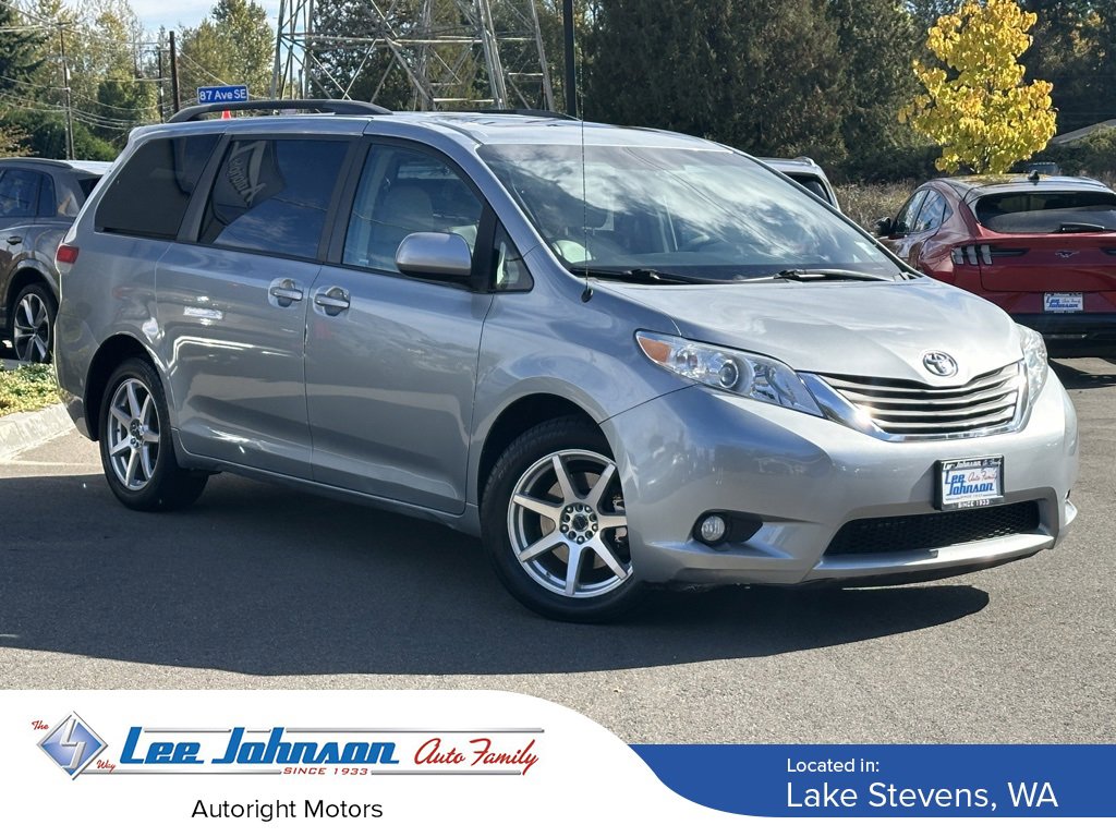 Used 2014 Toyota Sienna XLE image 1