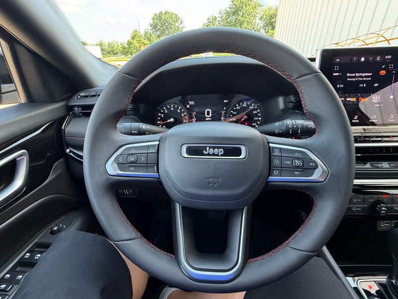 Used 2025 Jeep Compass Trailhawk AWD/4WD image 25