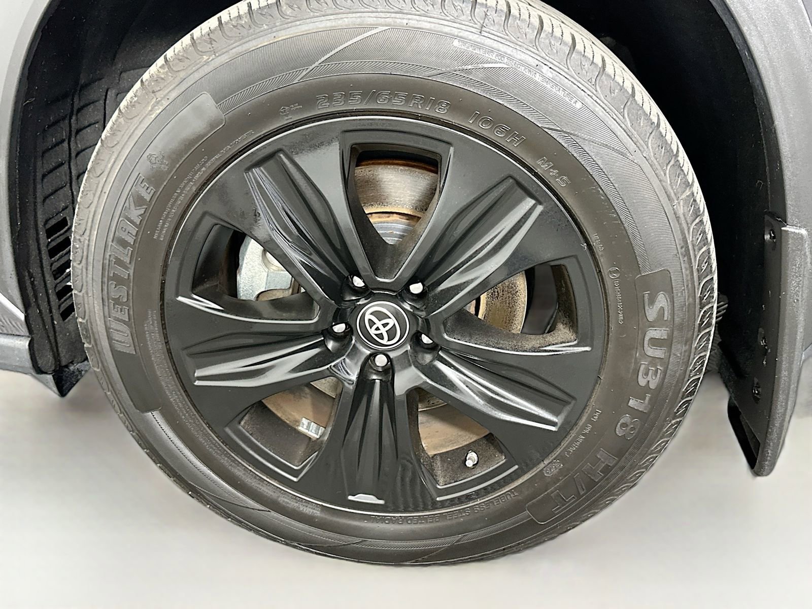 Used 2022 Toyota Highlander XLE AWD/4WD image 34