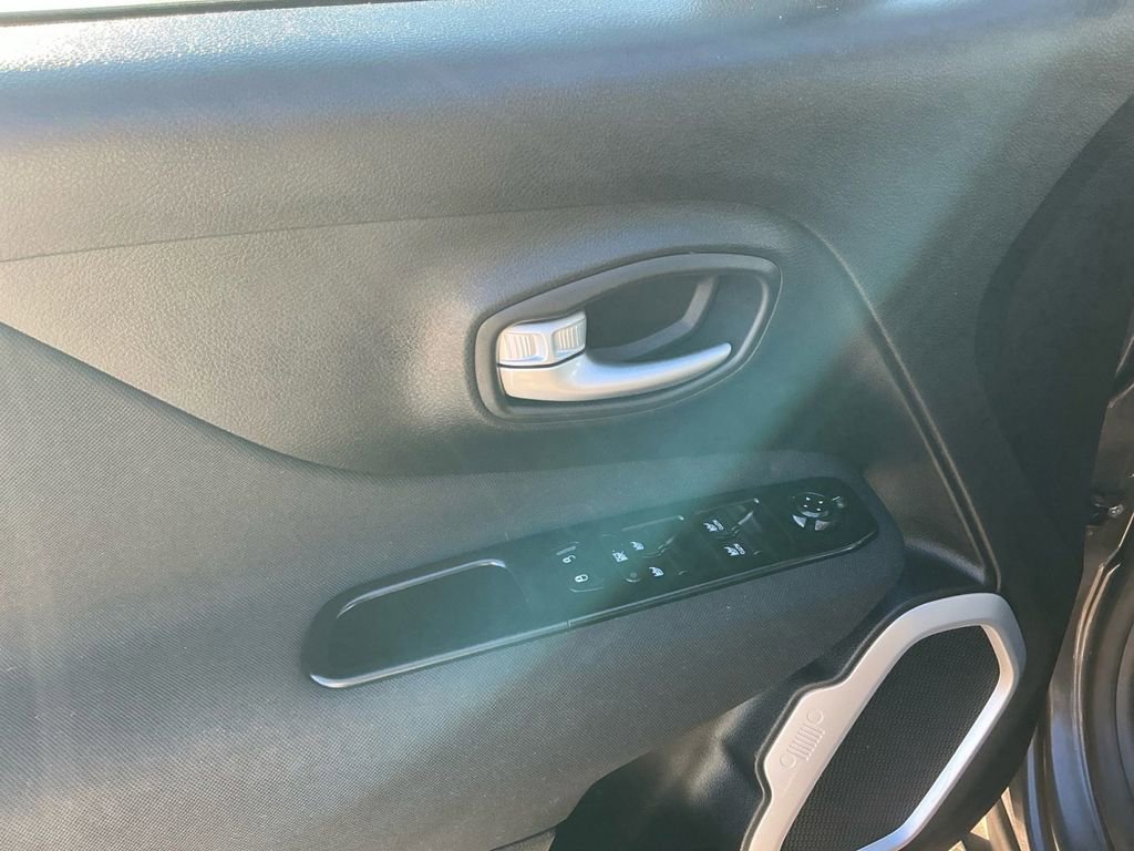 Used 2020 Jeep Renegade Latitude image 16