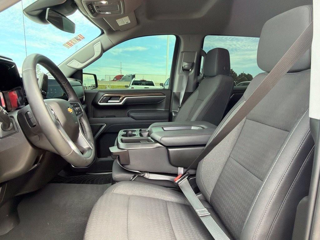 Used 2025 Chevrolet Silverado 1500 LT AWD/4WD image 19