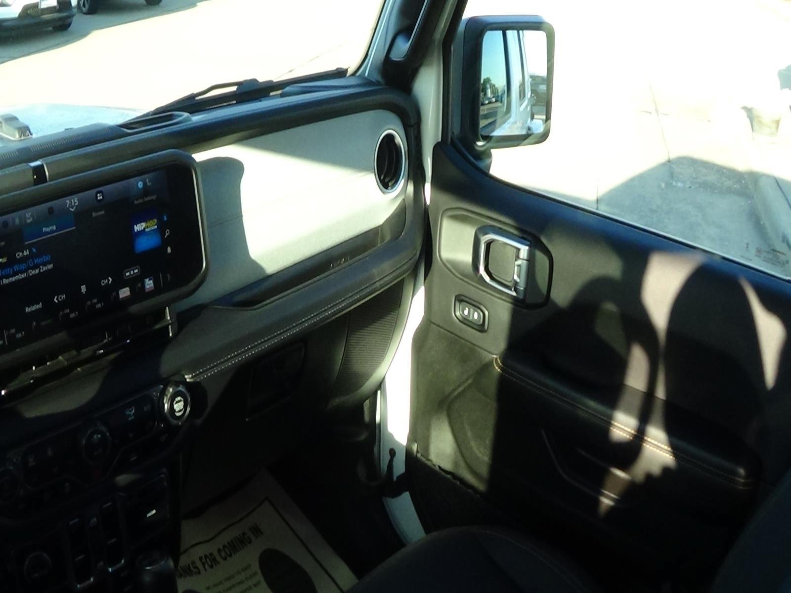 Used 2024 Jeep Wrangler Unlimited w/ Convenience Group AWD/4WD image 15