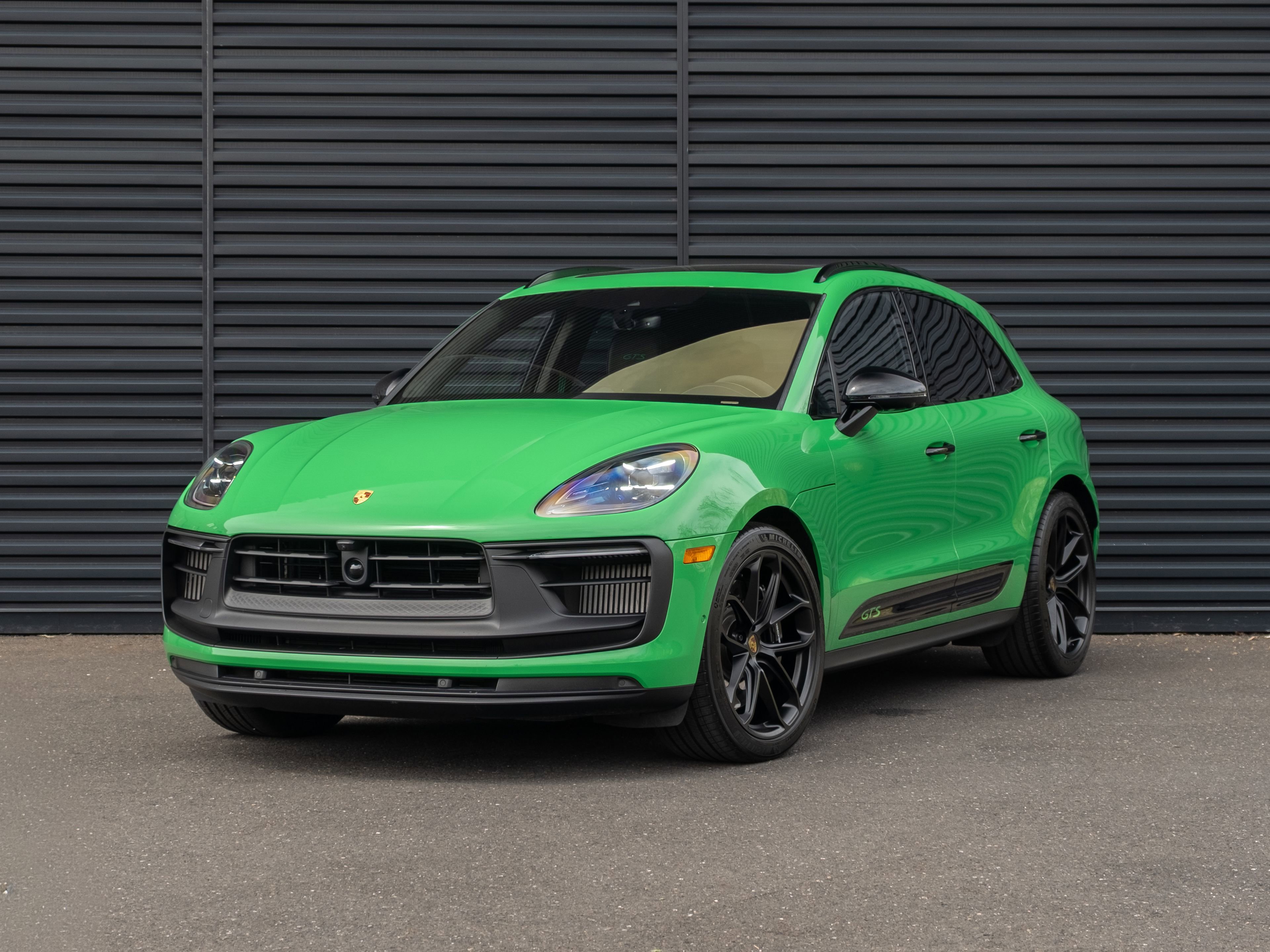 Certified 2025 Porsche Macan GTS image 1