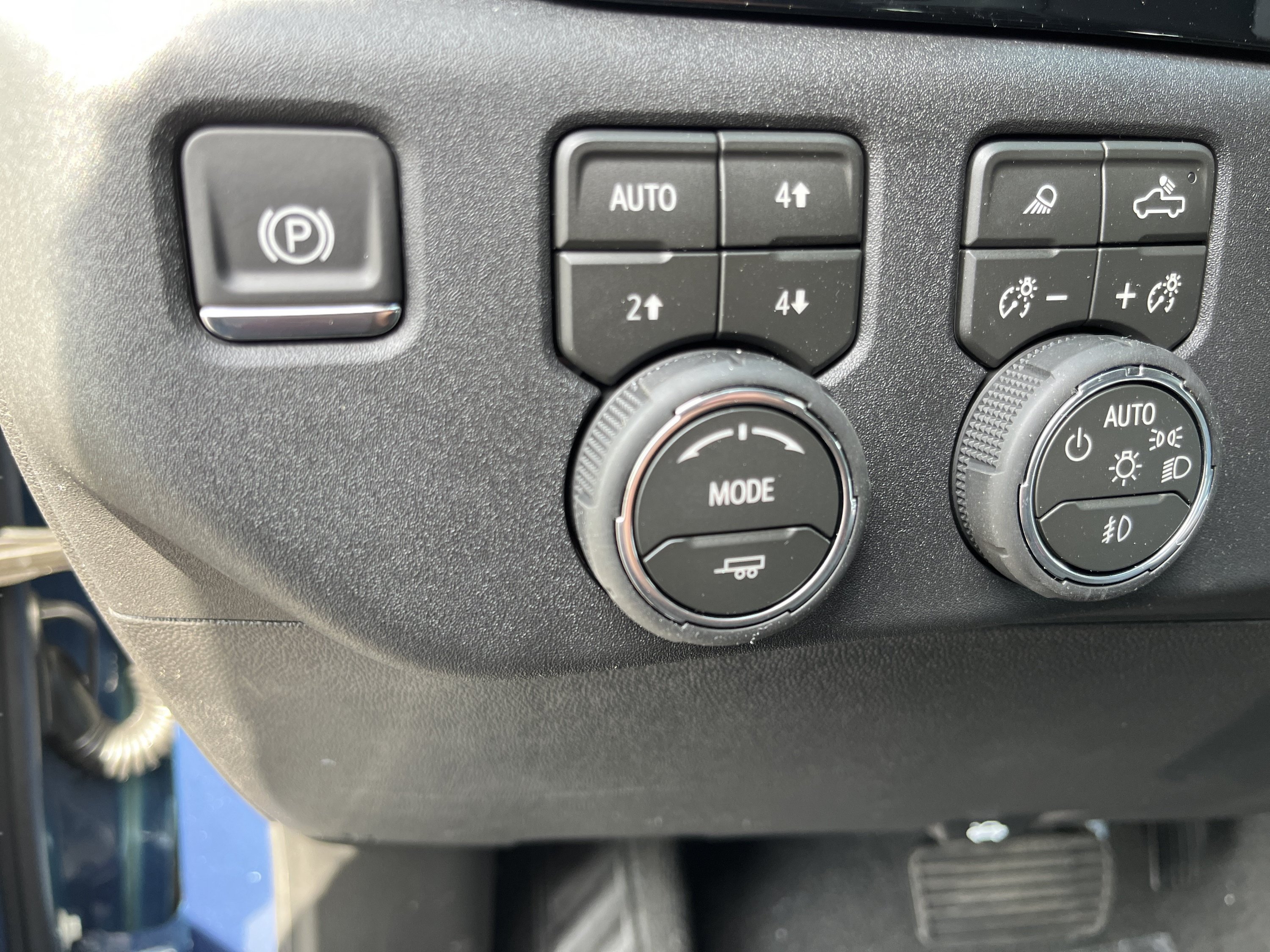 New 2026 Chevrolet Silverado 2500 LTZ w/ LTZ Premium Package AWD/4WD image 24
