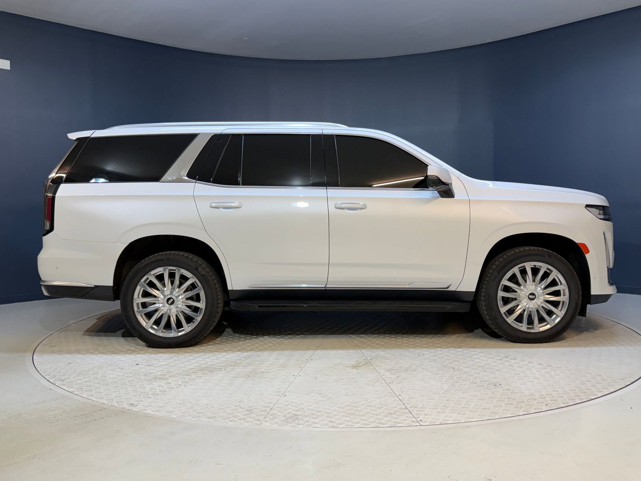 Used 2023 Cadillac Escalade Premium Luxury image 8