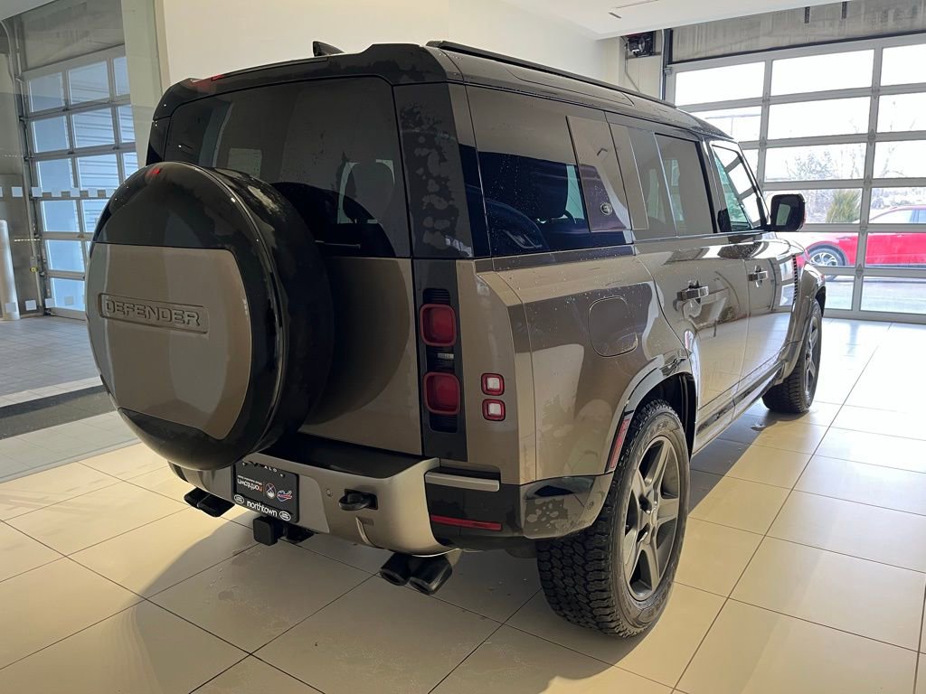 Used 2024 Land Rover Defender 110 X-Dynamic SE image 6