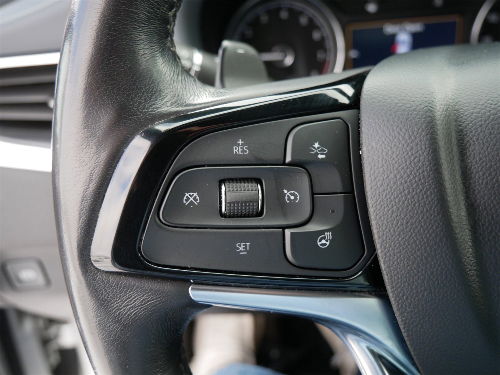 Used 2022 Buick Enclave Essence w/ Sport Touring Edition image 27