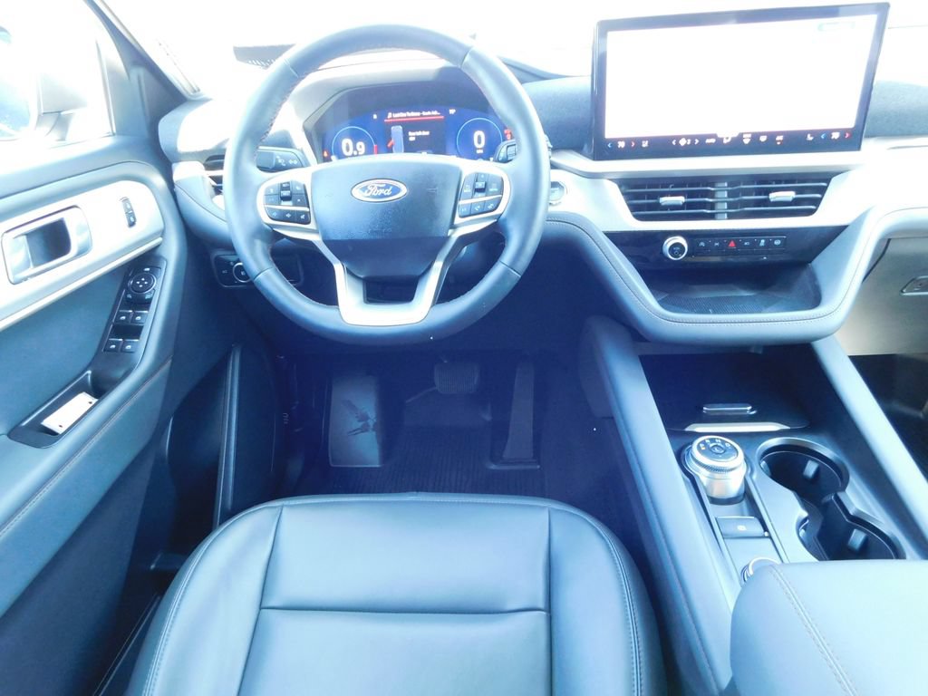 Used 2025 Ford Explorer Active w/ Active Comfort Package AWD/4WD image 16