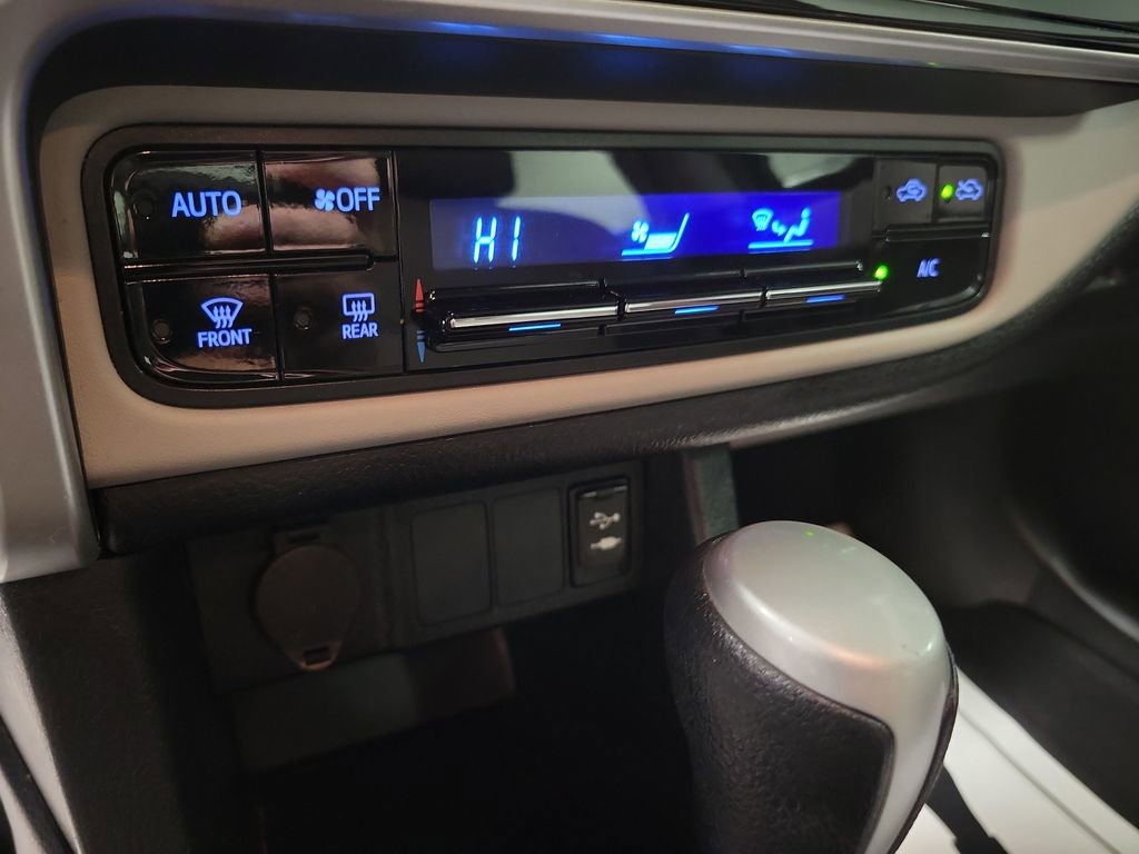 Used 2019 Toyota Corolla LE image 16