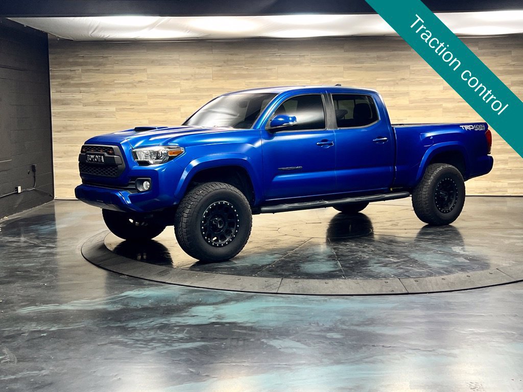 Used 2017 Toyota Tacoma TRD Sport AWD/4WD image 5
